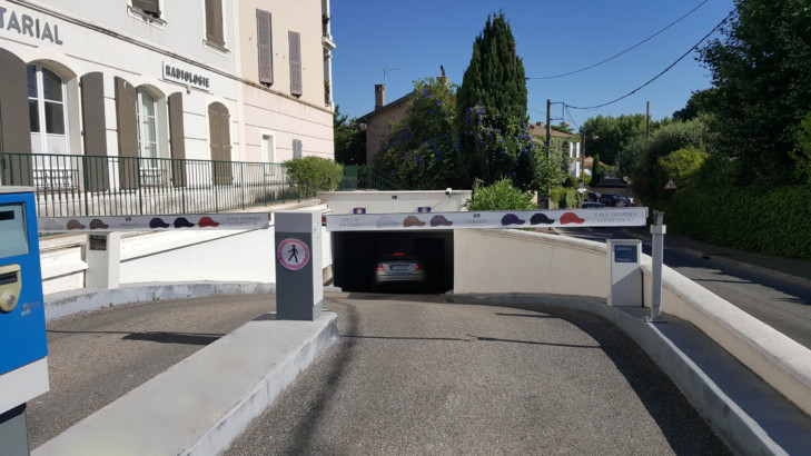 Bras de barrières